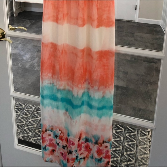 🎉SALE🎉Stunning Maxi dress - Picture 2 of 5